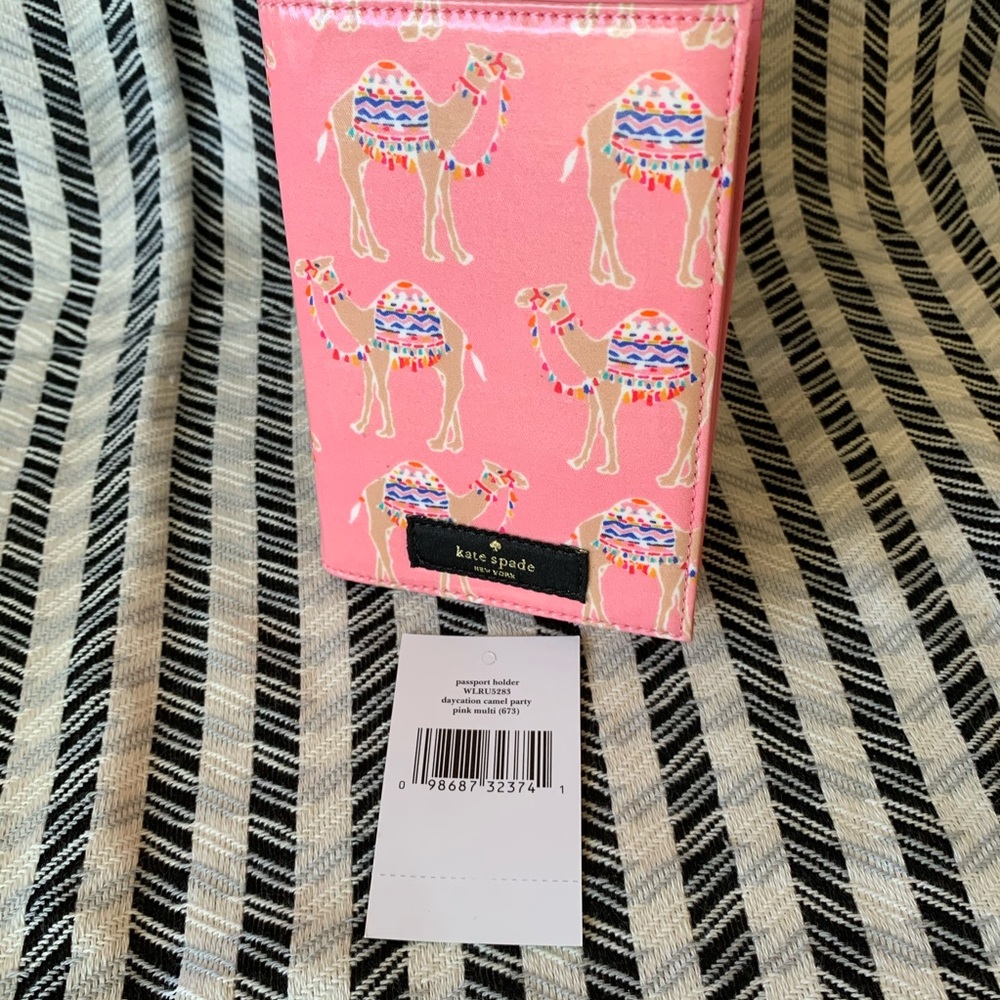 KATE SPADE DAYCATION CAMEL PARTY Passport holder - Picture 5 of 7